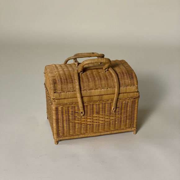 Vintage Rattan Picnic Basket - Picture 2 of 5